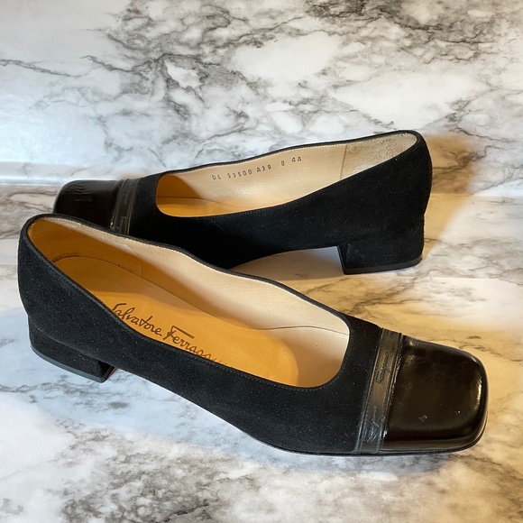 SALVATORE FERRAGAMO BOUTIQUE Black Suede & Patent Leather Pumps 8A - Picture 3 of 11